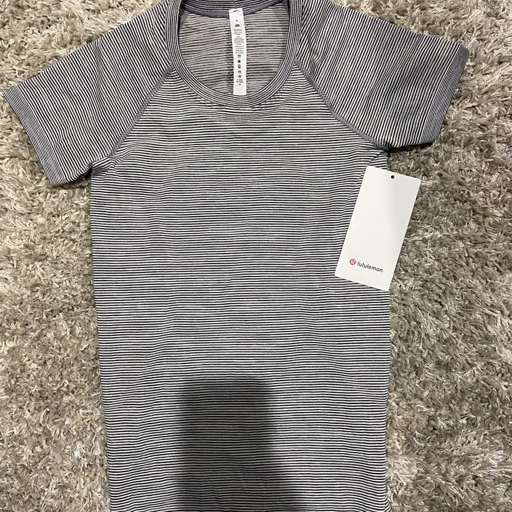 NTW lululemon swiftly tech tee 2.0 size 4
